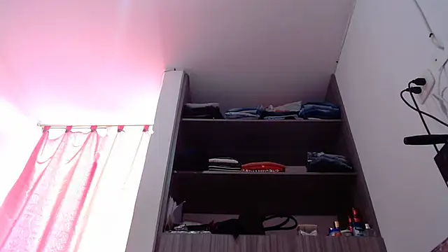 nicolle_milf1978's cam snapshot