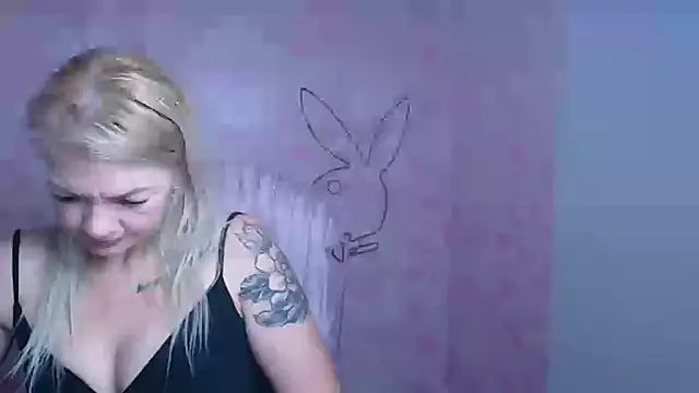 Madonna_Fire's cam snapshot