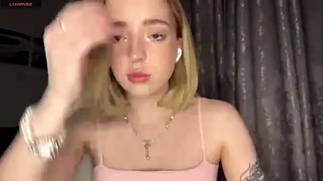 AToriaMuse's cam snapshot