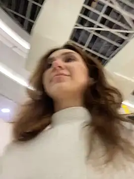 QuitieLia live sex cam