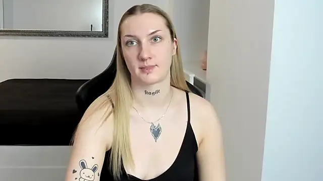 AlexaTease's cam snapshot