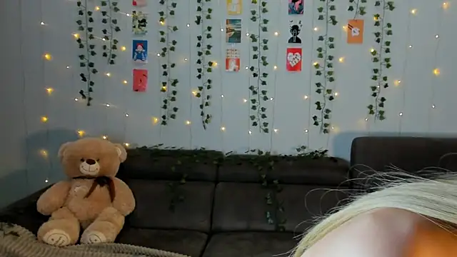 Kiracute18's cam snapshot