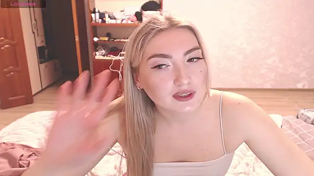 MiraRoy's cam snapshot