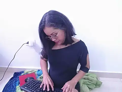 playfullpaulina's cam snapshot