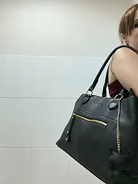 Irresistible24 live sex cam