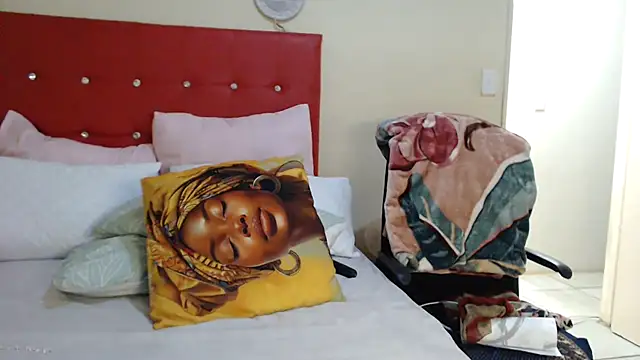 Foxybrownxx1's cam snapshot