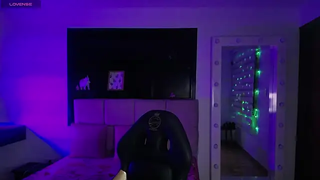 _Charlotte_Collins_'s cam snapshot