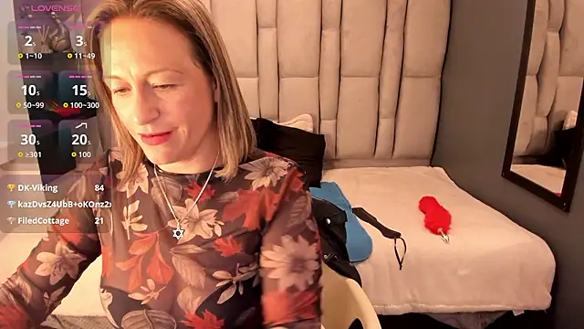 Charlot_milf's cam snapshot