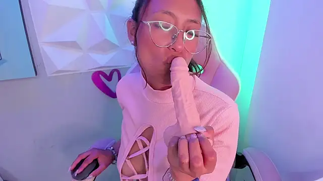 maya_cardona's cam snapshot