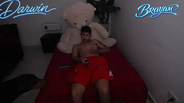 darwinandbrayann's cam snapshot