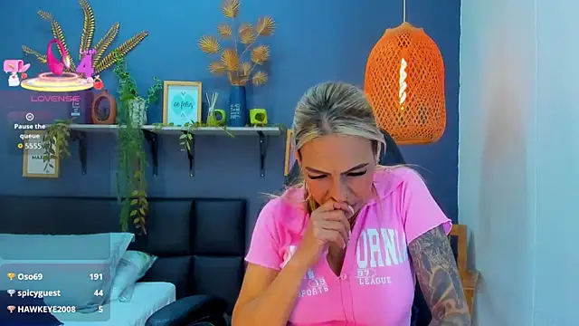 yessila_parker's cam snapshot