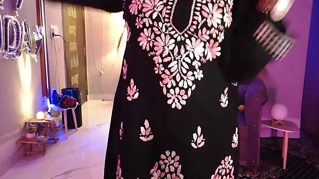 Mitikaa live sex cam