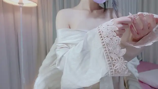 CharmineLily live sex cam