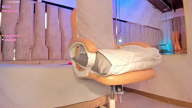 ari_monet live sex cam