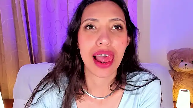 Miss_veronicaa2's cam snapshot