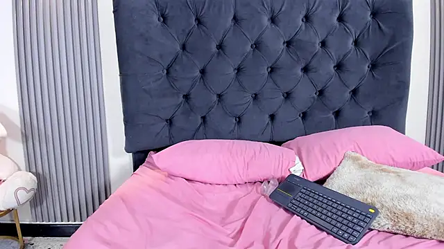 Emiily_Greey's cam snapshot