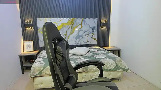 Dark_Desiree18 live sex cam