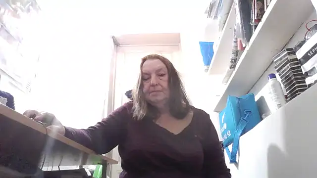 AnnaLive570's cam snapshot