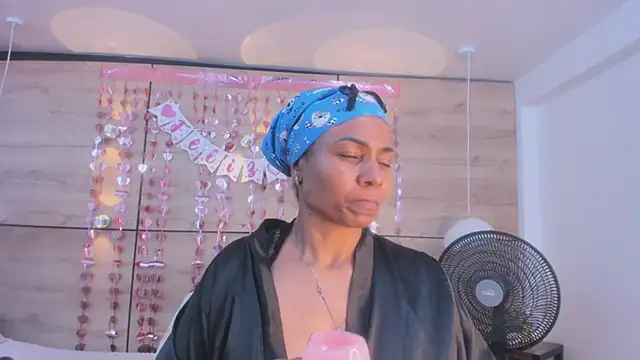 martina_touss's cam snapshot