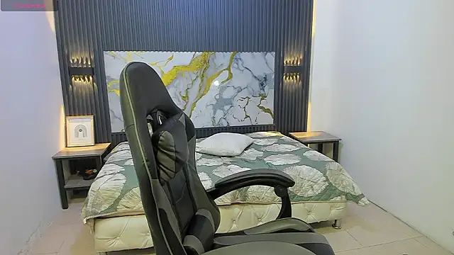 Dark_Desiree18 live sex cam