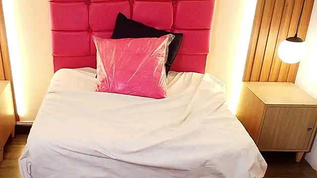 IvonneRoss_'s cam snapshot