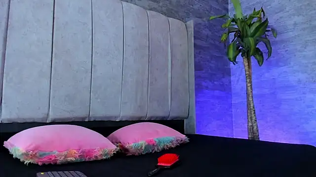 IsabellaRossi_'s cam snapshot