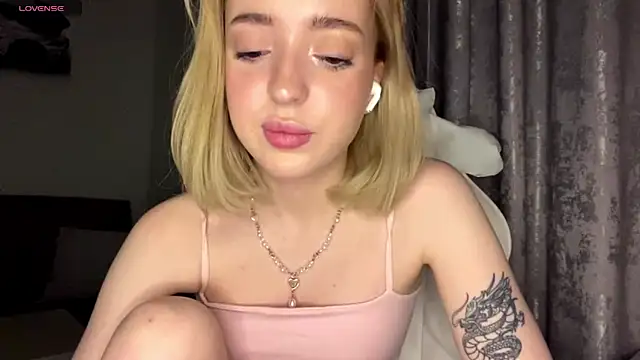 AToriaMuse's cam snapshot