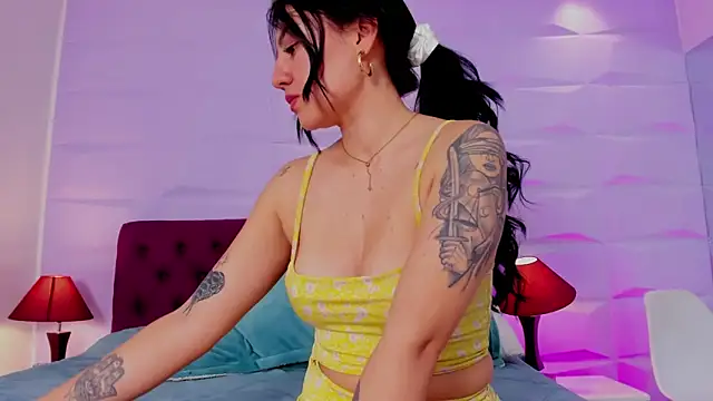 Mia_Cherry__'s cam snapshot