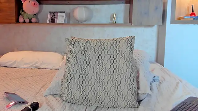 Emilly_Beaumont's cam snapshot