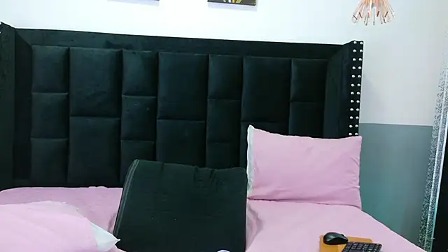 mamaneedsfun's cam snapshot