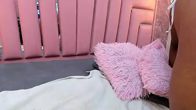 ALYANNA_HOT_'s cam snapshot