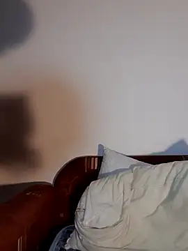 BarefootOmg live sex cam