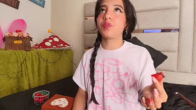 LittlePeach_'s cam snapshot