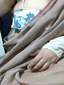 mallupriyapriya's cam snapshot