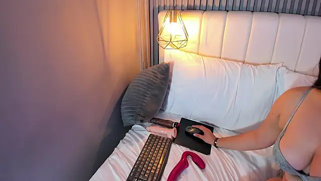 LunaKarther's cam snapshot