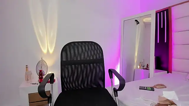 JuliMonroe19's cam snapshot