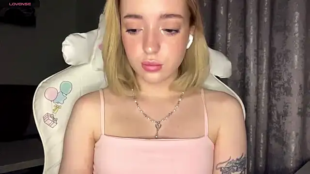 AToriaMuse's cam snapshot