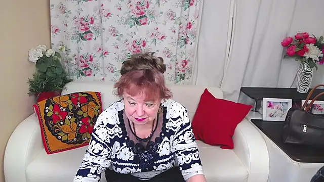 YourHotGranny's cam snapshot