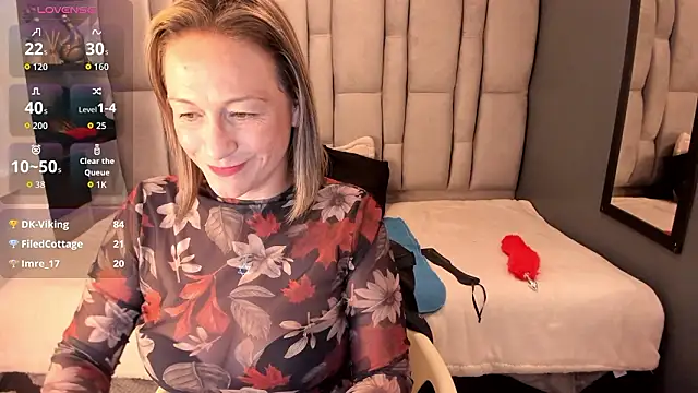 Charlot_milf's cam snapshot