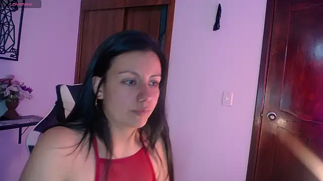 QueenRose94's cam snapshot