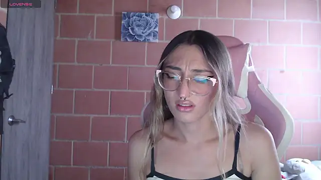 Andrea_camilaaa live sex cam