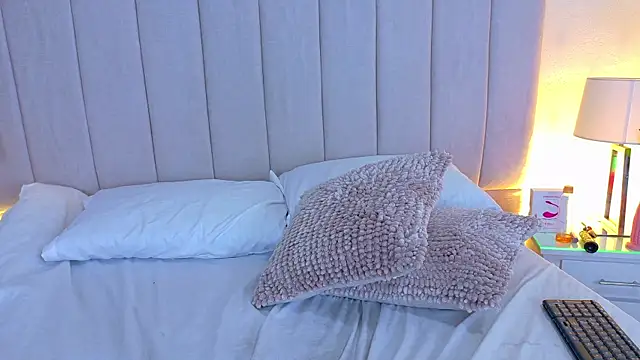 Carrie_GB's cam snapshot