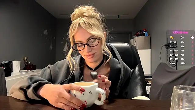 SoftnessMila's cam snapshot