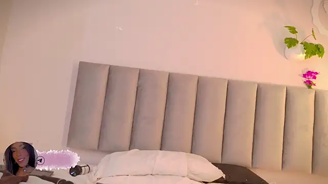 Emely_Deluxe's cam snapshot