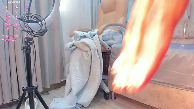 ari_monet live sex cam