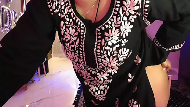 Mitikaa live sex cam