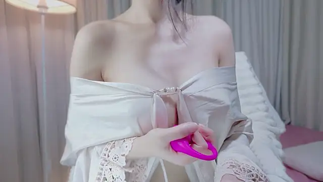 CharmineLily live sex cam