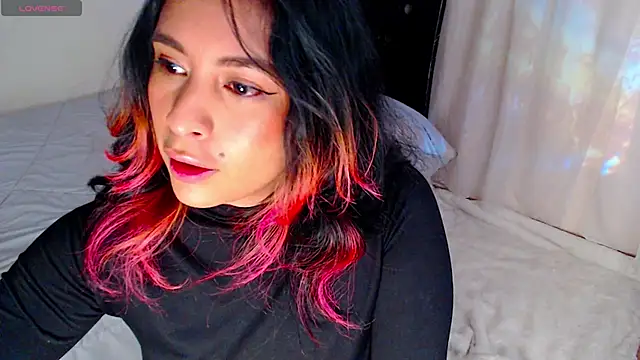 laury_moon live sex cam