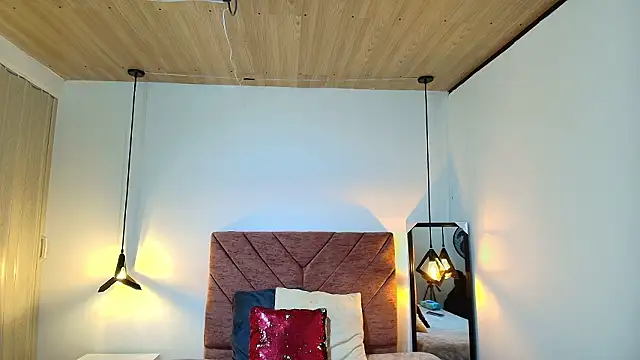 GiaFox_'s cam snapshot