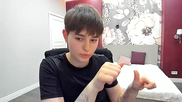 EmiliaYours live sex cam